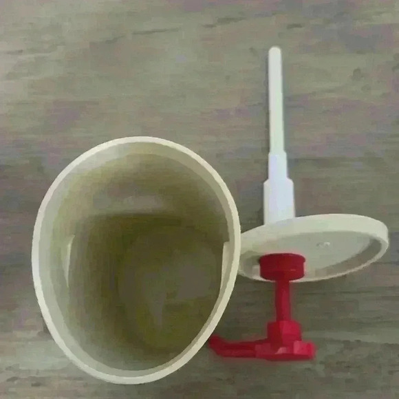 Vintage Tupperware Soap pump 640 and 1553 almond and red  - tested it works! - Picture 7 of 8